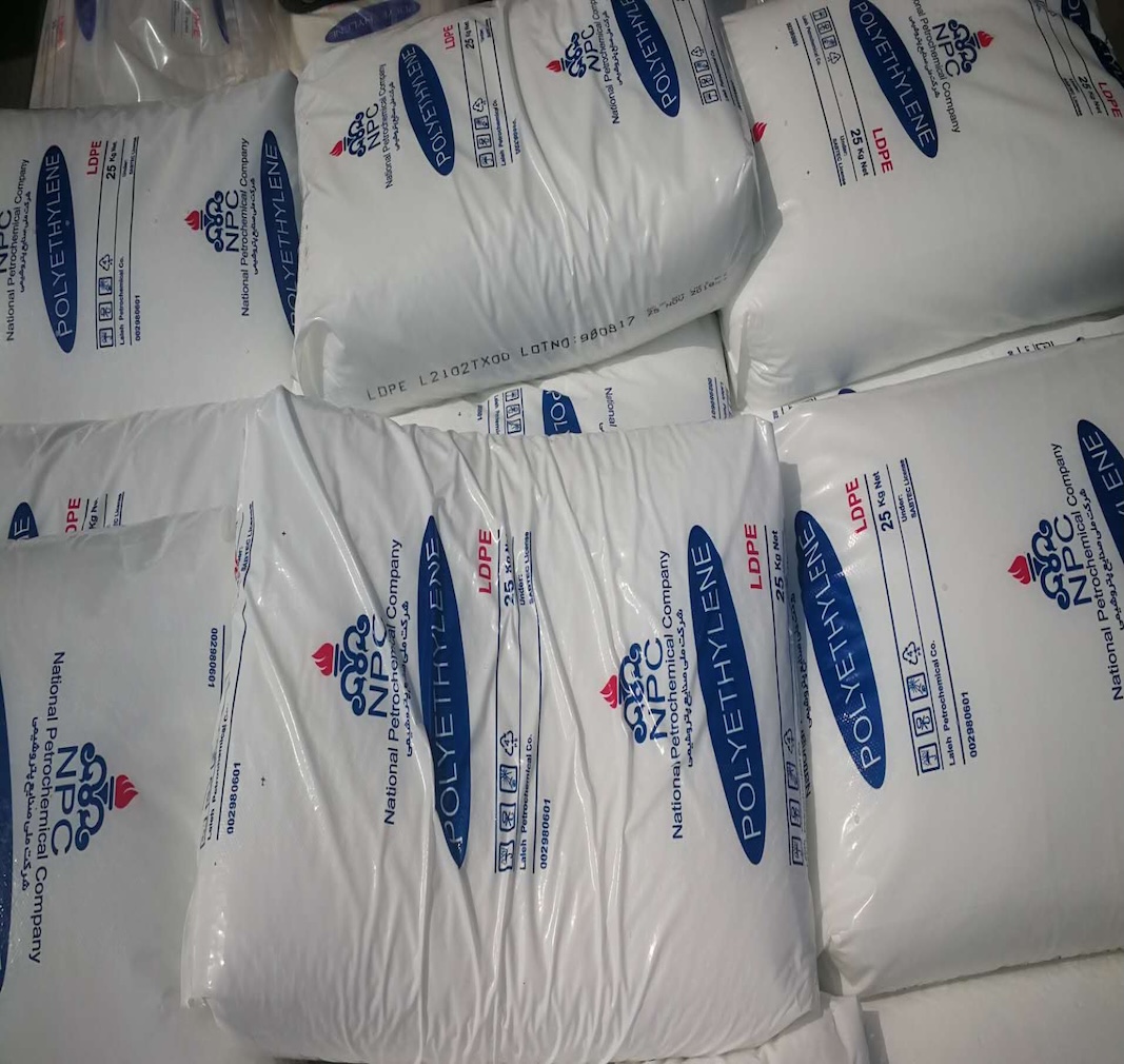 3f77a45c-b925-4425-9bc5-dff488df939b_NPC Laleh Petrokimyo LDPE L2102TX00 25kg polietilen qatronli qoplar omboridagi yirik to'plam.jpg